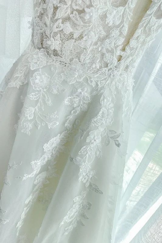 A-Line Court Train Lace Tulle Wedding Dress CW3160