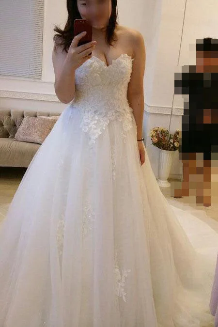 Ball Gown Strapless Ivory Lace Tulle Wedding Gown with Sweep Train N448